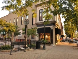 Champaign, Illinois: More Than a College Town? Your Guide to Weather, Hotels, and Restaurants